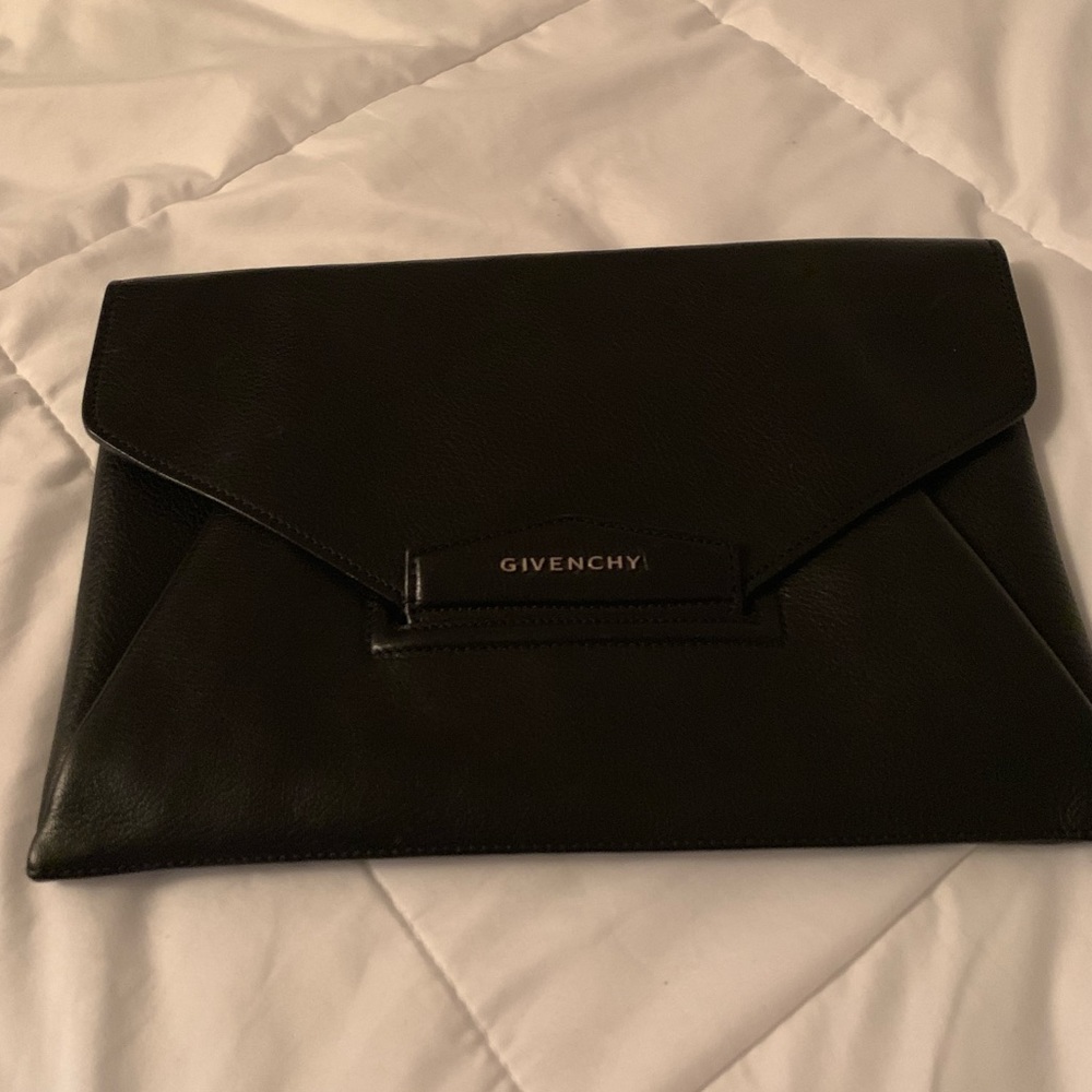 Givency-Antigona Textured Leather Clutch Bag